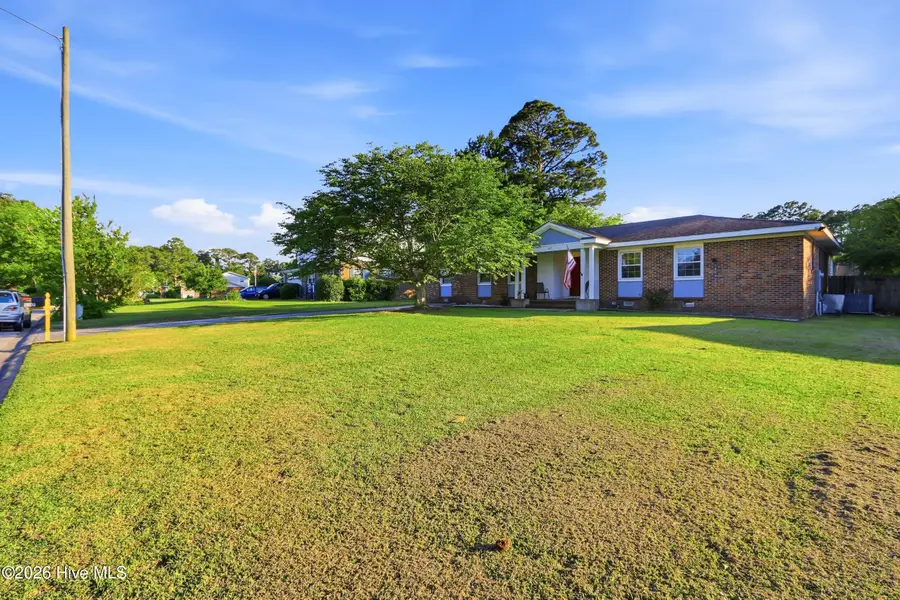 607 Oakwood Avenue, Jacksonville, NC 28546 - #3