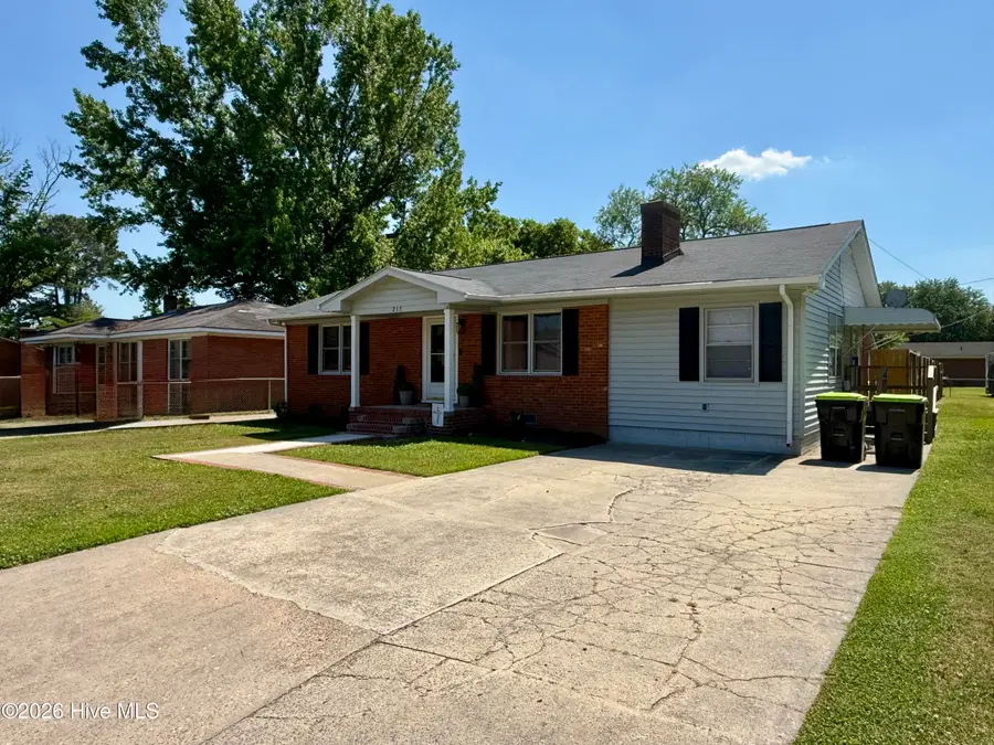 215 N Edgewood Avenue, Williamston, NC 27892 - #3
