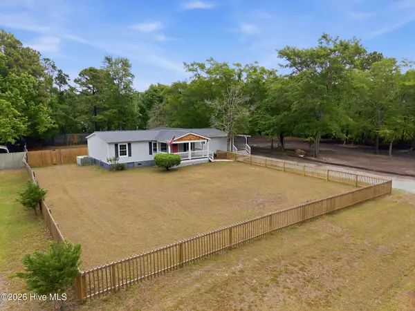 73 J E Batson Road, Hampstead, NC 28443