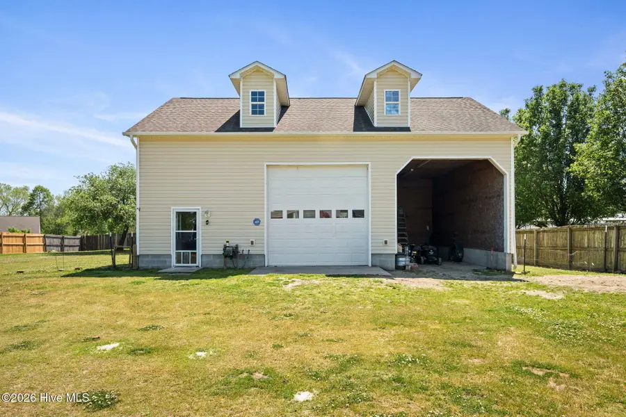 305 W Howard Drive, Jacksonville, NC 28540 - #3