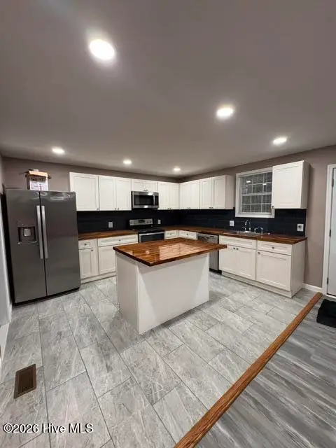 211 E Williamson Street, Mount Olive, NC 28365 - #3