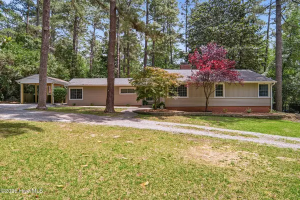 555 S Valley Road, Southern Pines, NC 28387