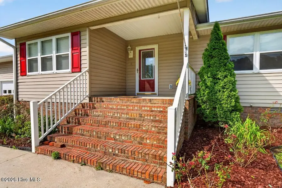 715 Oakdale Avenue, New Bern, NC 28562 - #3