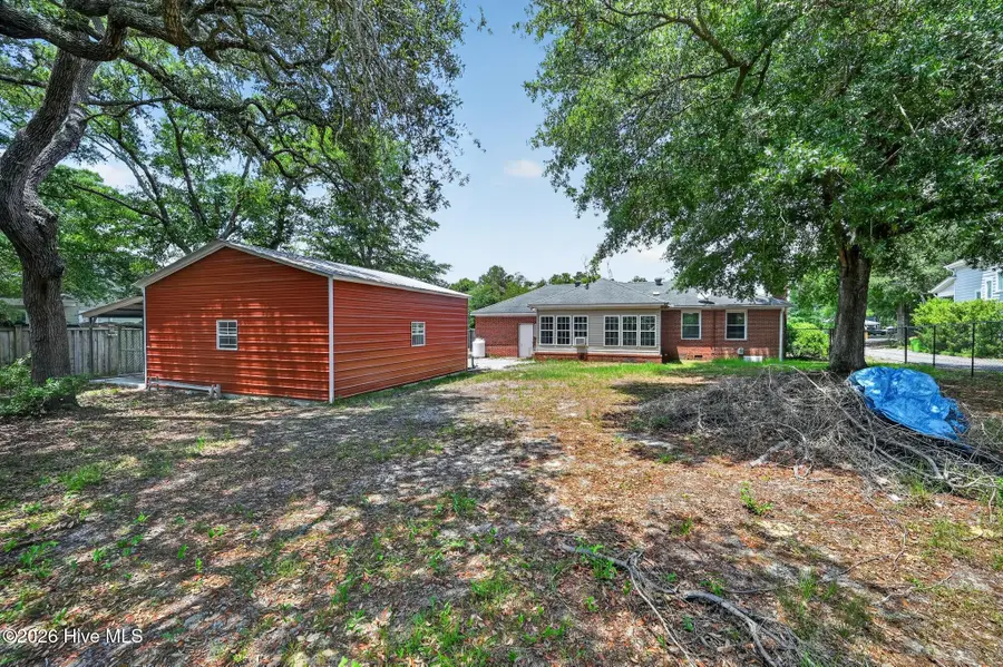 511 W St George Street, Southport, NC 28461 - #2