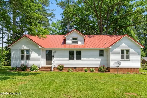 210 N Monroe Avenue, Sanford, NC 27330