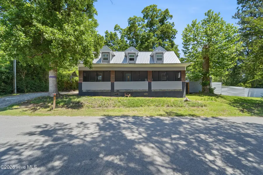 105 E Trent Street, Trenton, NC 28585 - #2