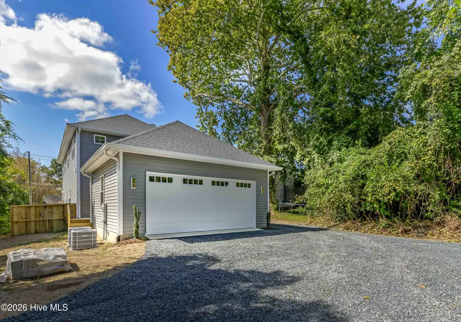 455 W New Hampshire Avenue, Southern Pines, NC 28387 - #3