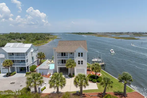 702 Roland Avenue, Surf City, NC 28445