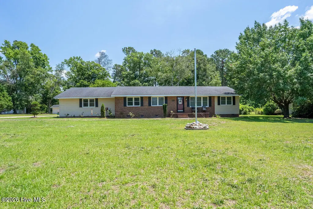201 Glenwood Drive, Elizabethtown, NC 28337 - #1