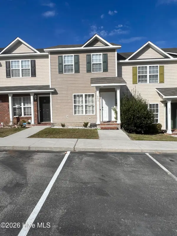 205 Meadowbrook Lane, Jacksonville, NC 28546