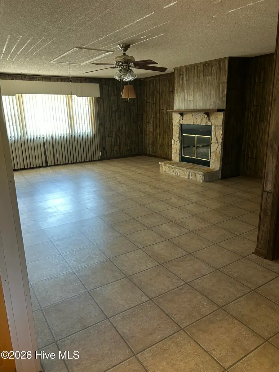 700 Oakwood Avenue, Jacksonville, NC 28546 - #3