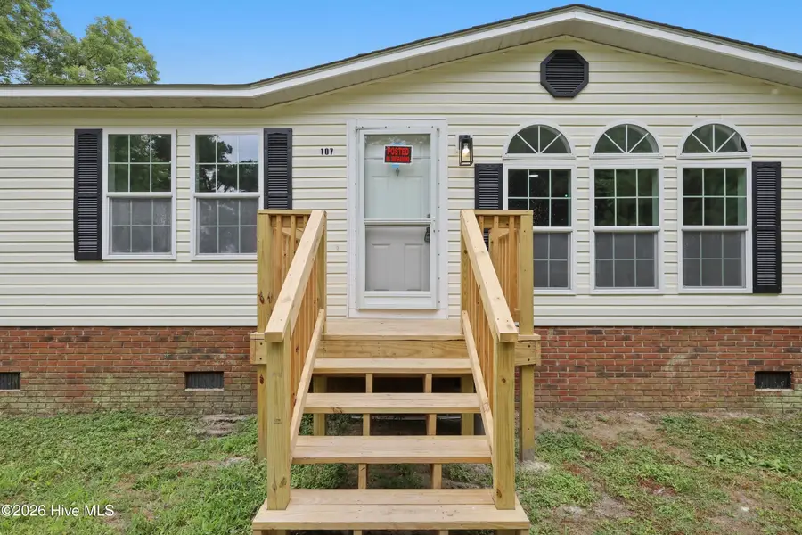 107 W Robertson Street, Beulaville, NC 28518 - #2