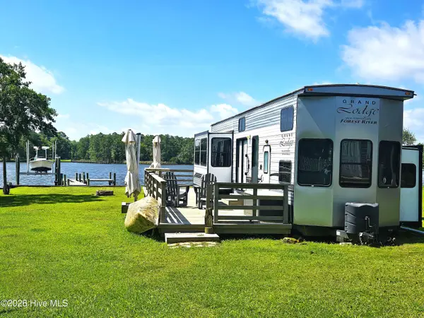 35 Memory Lane, Oriental, NC 28571