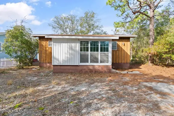 129 NE 18th Street Ne, Oak Island, NC 28465