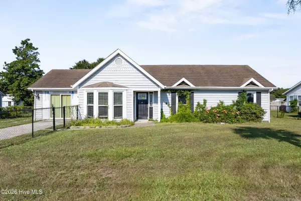638 Sand Ridge Road, Hubert, NC 28539