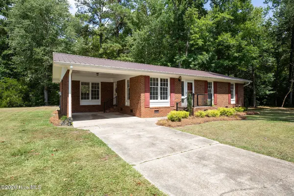 182 Crabapple Lane, Lake Waccamaw, NC 28450