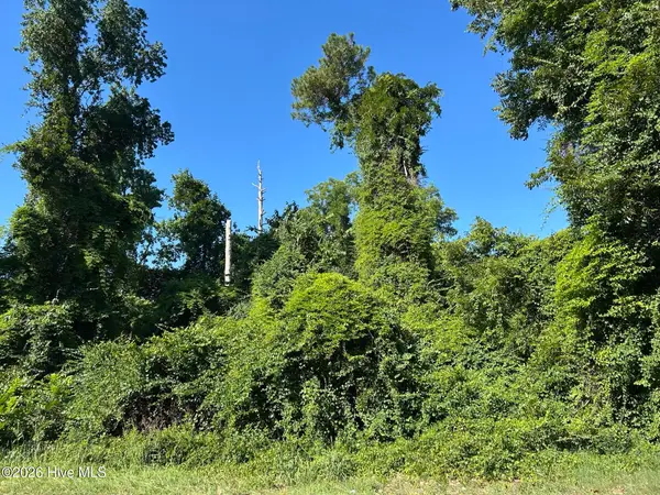 802 E Rockingham Road, Maxton, NC 28364