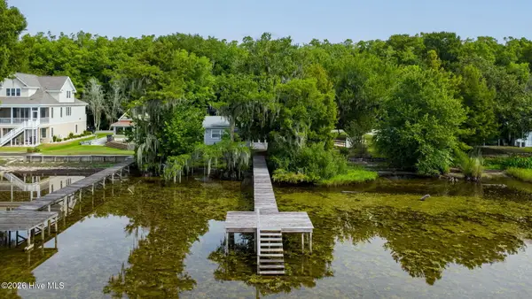 704 Canal Cove Road, Lake Waccamaw, NC 28450