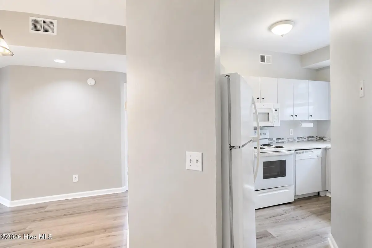 4230 Wilshire Boulevard #Apt 306d, Wilmington, NC 28403 - #1