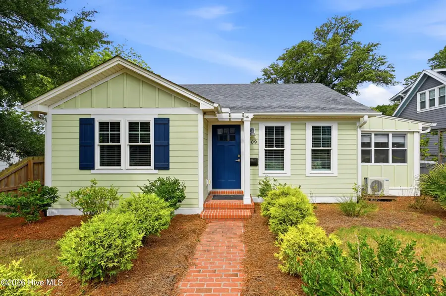 609 Clarendon Avenue, Southport, NC 28461 - #2