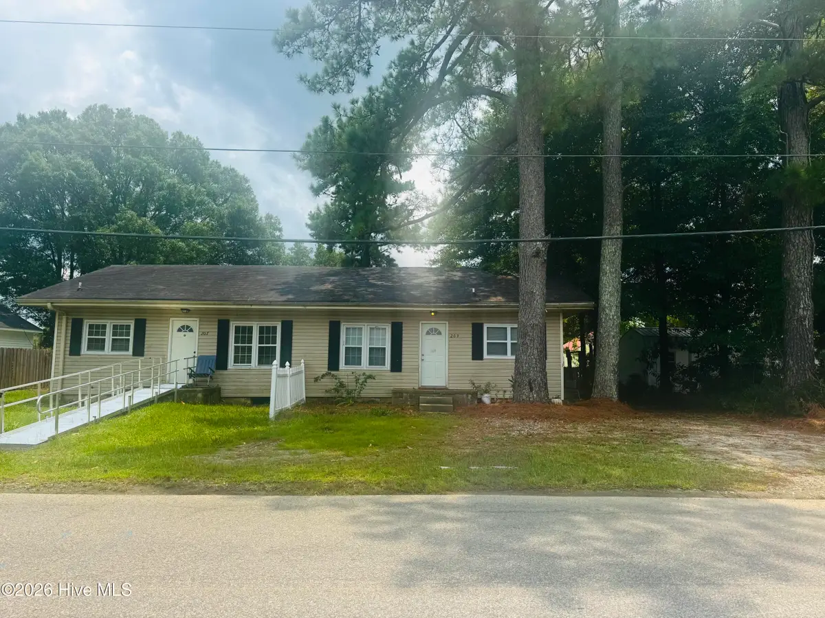 207 W Bridgers Street, Burgaw, NC 28425 - #1