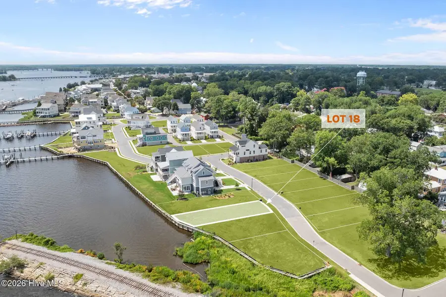 207 S Charlotte Street, Washington, NC 27889 - #2
