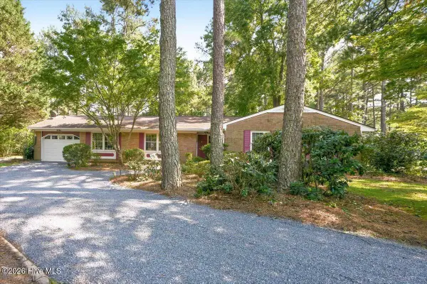 27 Bogie Drive, Whispering Pines, NC 28327