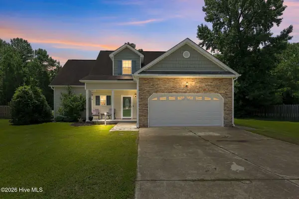 302 Squire Court, Maple Hill, NC 28454