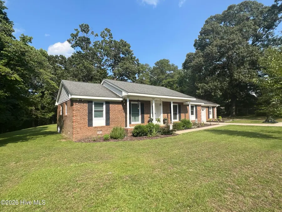 197 Hillcrest Drive, Elizabethtown, NC 28337 - #2