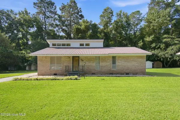 713 Pinewood Drive, Whiteville, NC 28472