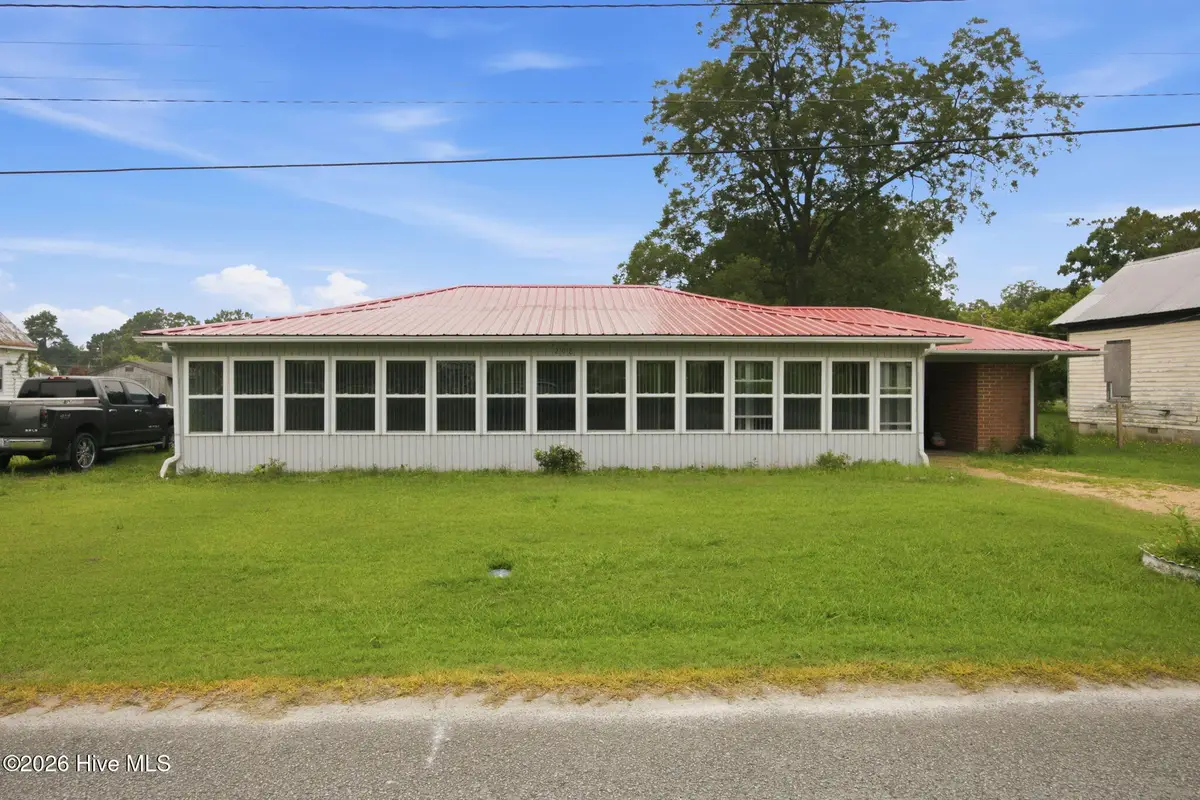 208 N West Avenue, Oak City, NC 27857 - #1