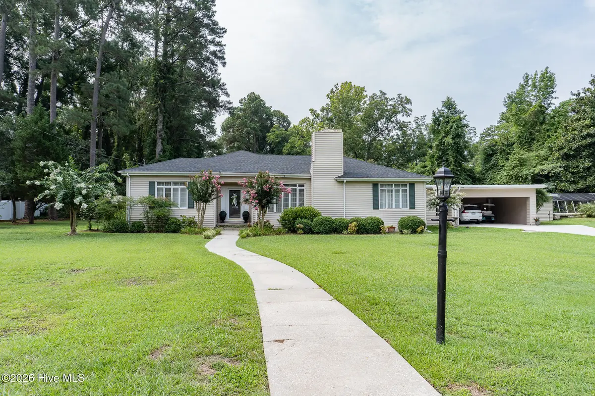 226 E College Street, Whiteville, NC 28472 - #1