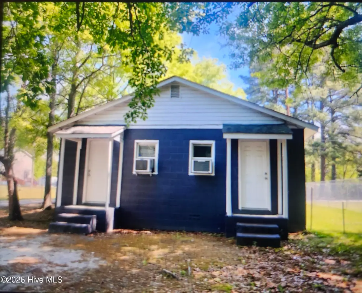 605 Washington Street, Laurinburg, NC 28352 - #1