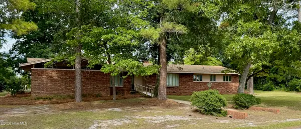 2206 Second Avenue, Elizabethtown, NC 28337