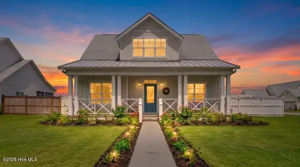 16 W Singing Avenue, Hampstead, NC 28443