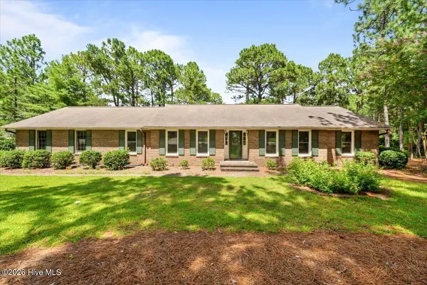 224 Edinboro Drive, Southern Pines, NC 28387