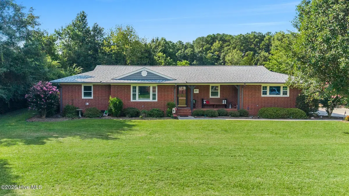 217 E Henry Street, Atkinson, NC 28421 - #1