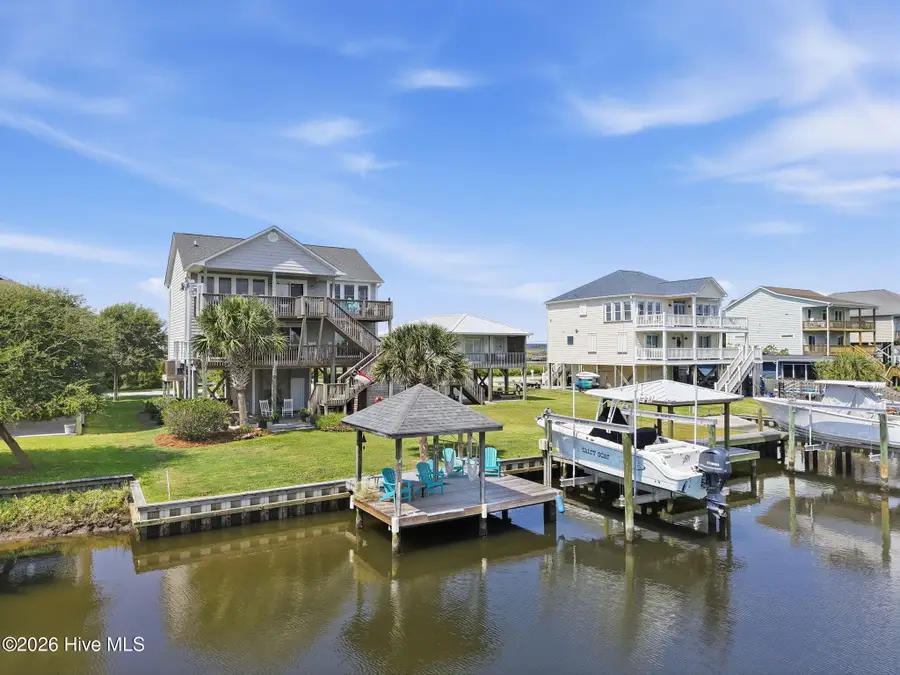 922 Broadway Street, Surf City, NC 28445 - #2
