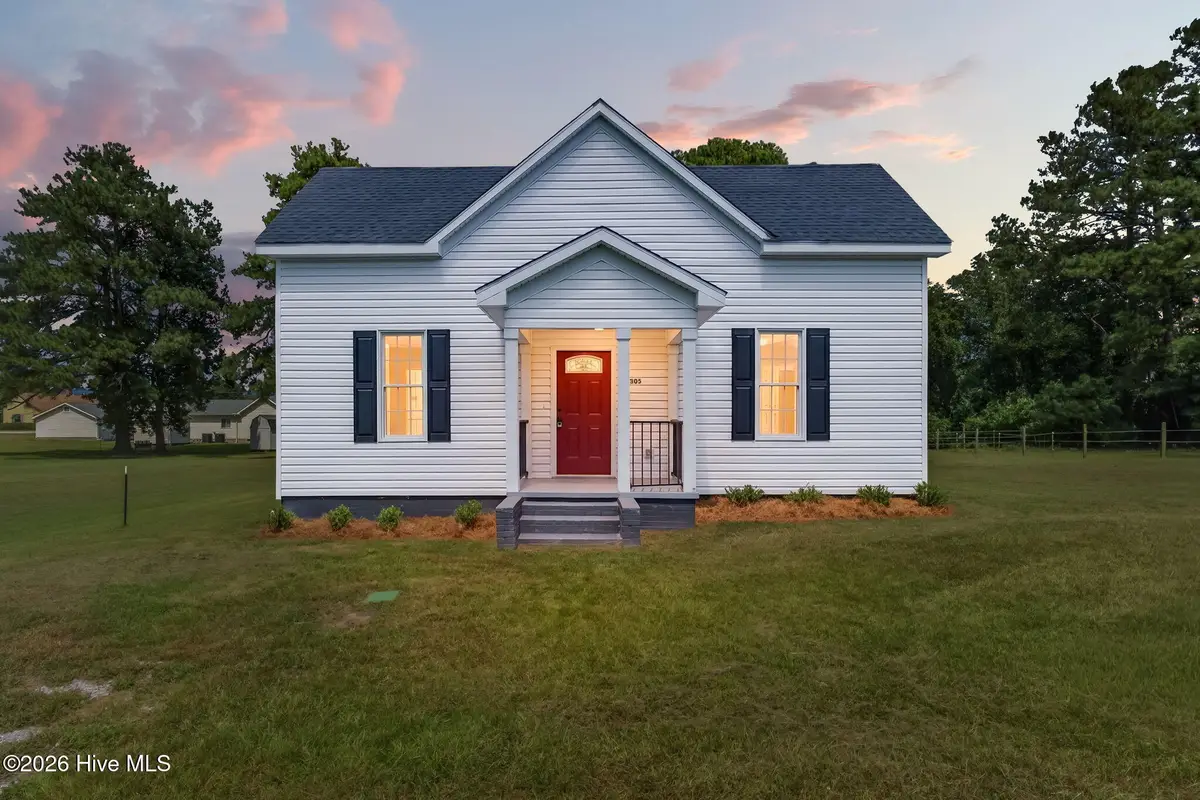 305 E Harnett Street, Benson, NC 27504 - #1