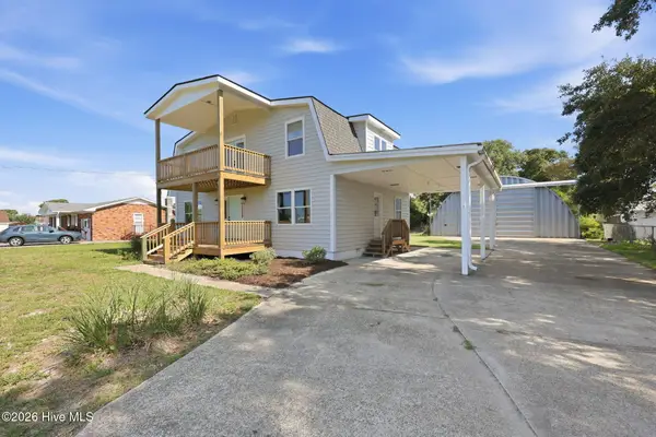 377 Diamond City Drive, Harkers Island, NC 28531