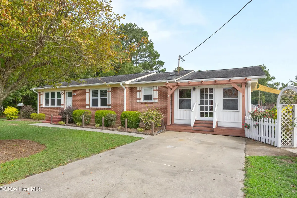 304 W Stanford Street, Beulaville, NC 28518 - #1