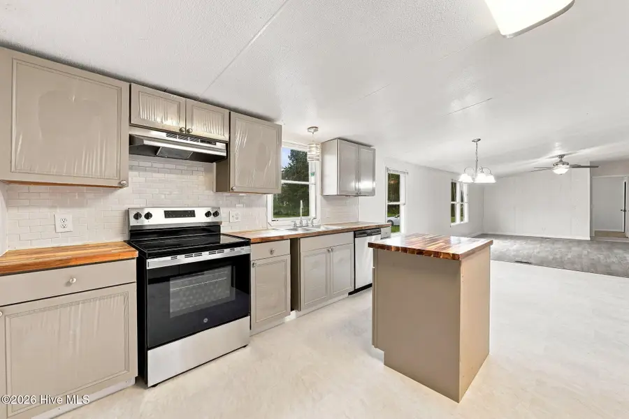 141 Woodview Lane, Kinston, NC 28501 - #2