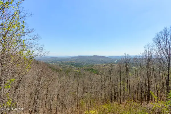 9 Sahkanaga Drive, Murphy, NC 28906