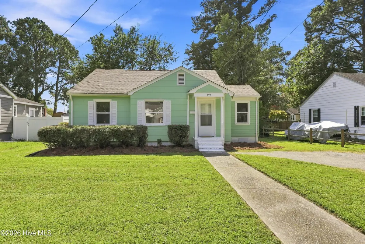 911 Bartlett Avenue, Elizabeth City, NC 27909 - #1