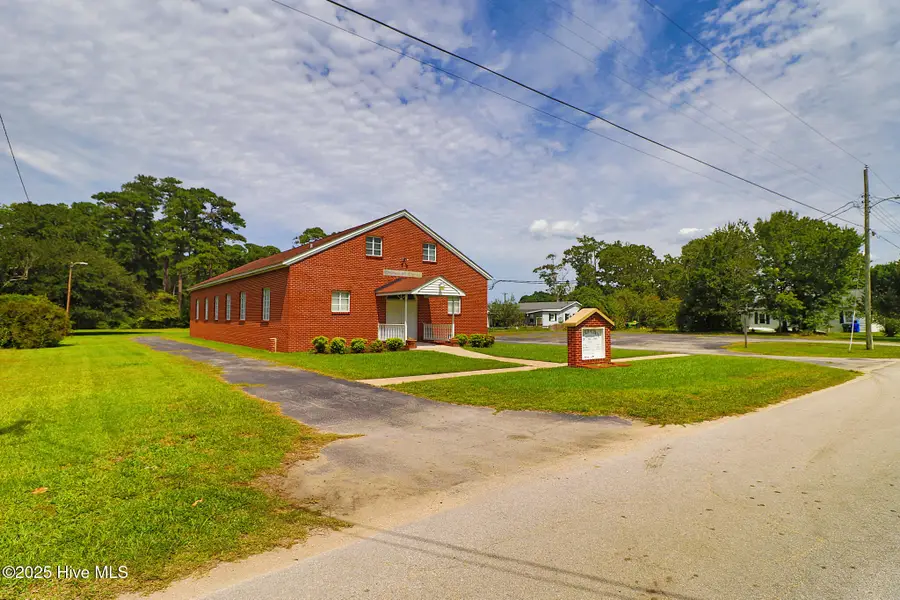 2101 S Lakeview Drive, Newport, NC 28570 - #2