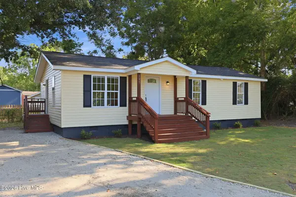 105 W Wallace Street, Burgaw, NC 28425