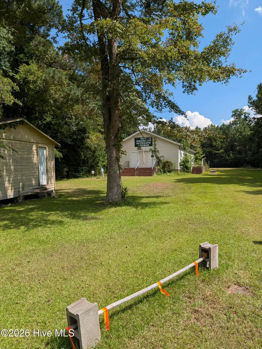 192 E Fisher Avenue, New Bern, NC 28560 - #3