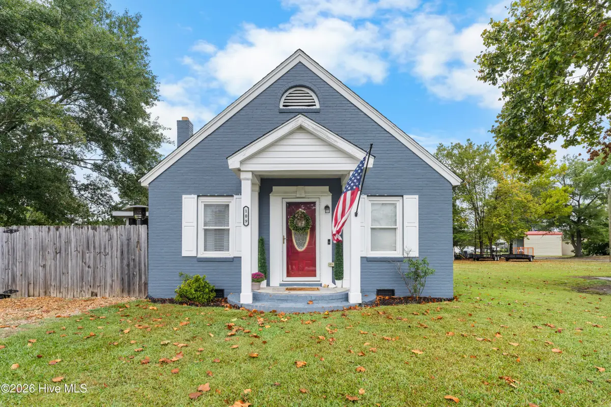 109 N East Avenue, Oak City, NC 27857 - #1