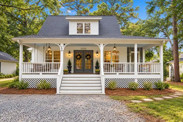 208 Park Avenue Ext, Southport, NC 28461