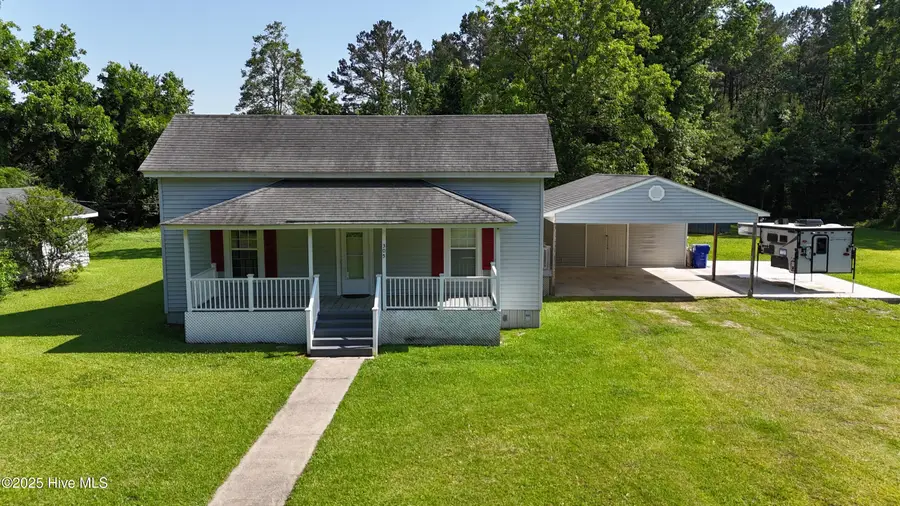 305 E Oak Street, Lake Waccamaw, NC 28450 - #3